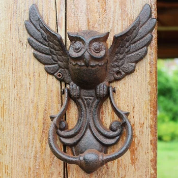סגנון אמריקאי ברזל נוקר אמנות בציר ינשוף הדלת דפיקות עתיק ידית הדלת. גן בבית קישוט הקיר